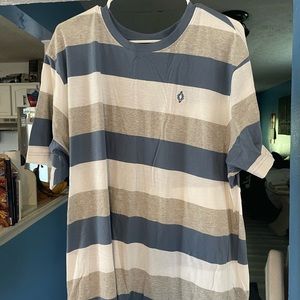 BNWT Akademiks mens t-shirt! Size 2xl!